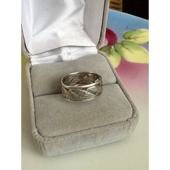 Uncus Jewelry - Vintage 50's Uncus Sterling Silver  Cut out Floral Band Ring Size 7.5